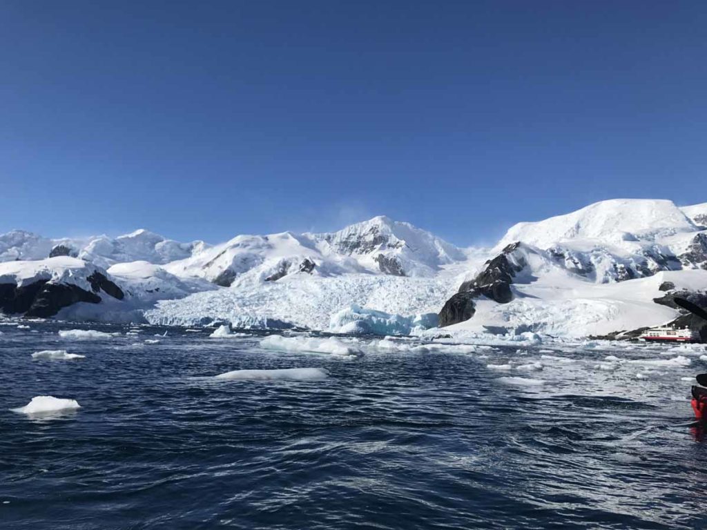 paradise-harbor-antarctica-kayaking