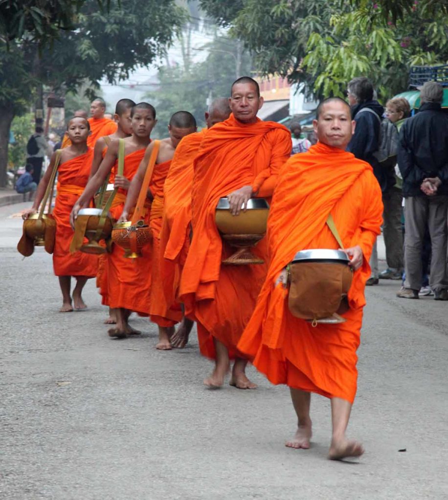 Laos-Luang-prabang-monks-alms-procession