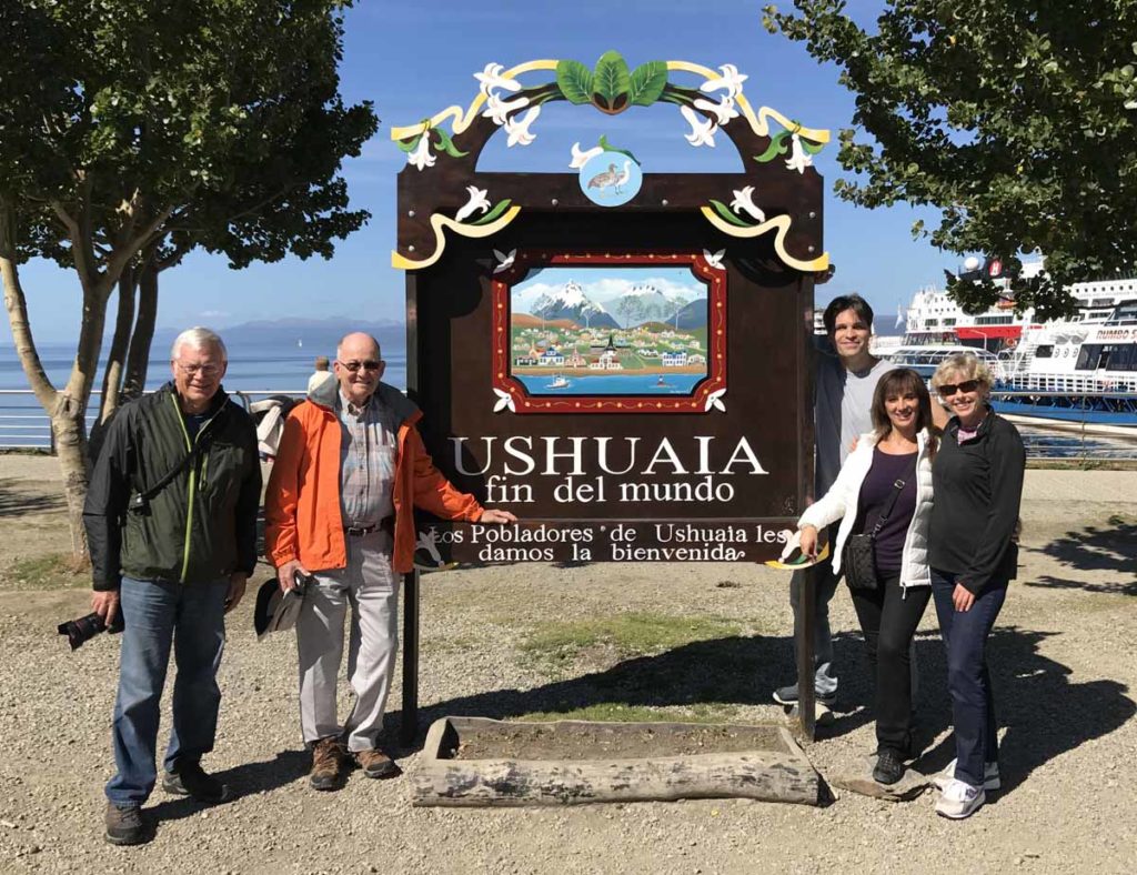 Ushuaia-argentina-fin-del-mundo-sign