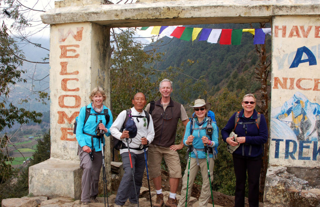 Nepal-trek-start-in-lukla-sign