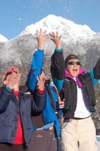 Nepal-trekkers-throwing-snow-up