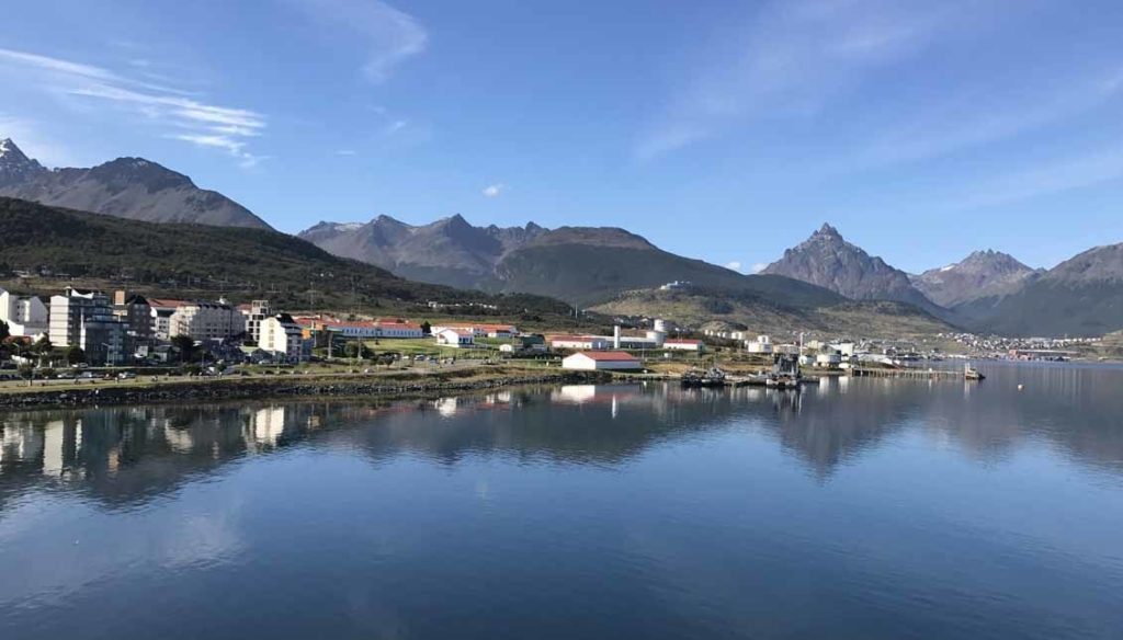 Ushuaia-argentina-andes-mountains-view