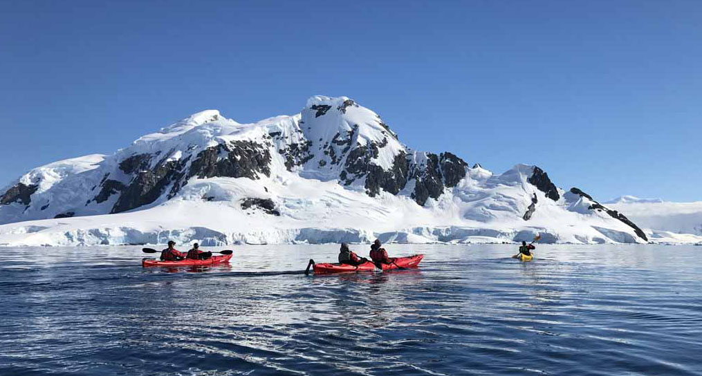 Antarctica-Paradise-day-sea-kayakers