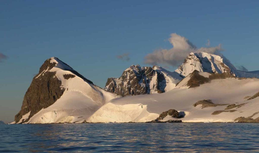 Antarctica-peninsula-snow-covered-mountains