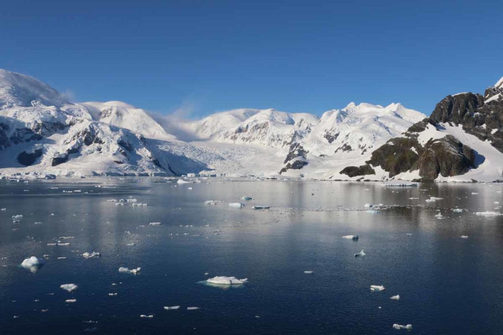 Antarctica-peninsula-glacier-covered-mountains