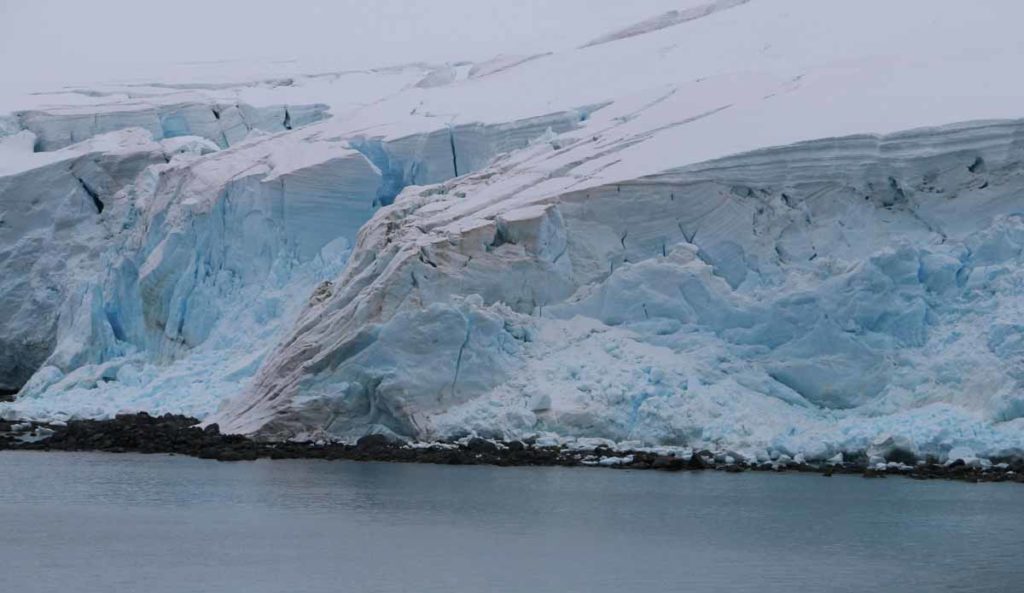 Antarctica-peninsula-glacier-by-water