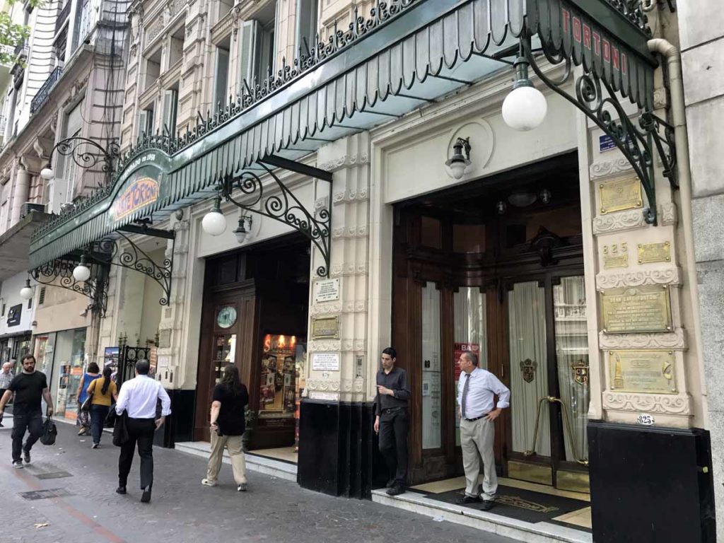 buenos-aires-argentina-cafe-tortoni-exterior