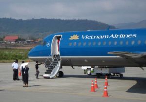 laos-luang-prabang-vietnam-airlines-plane