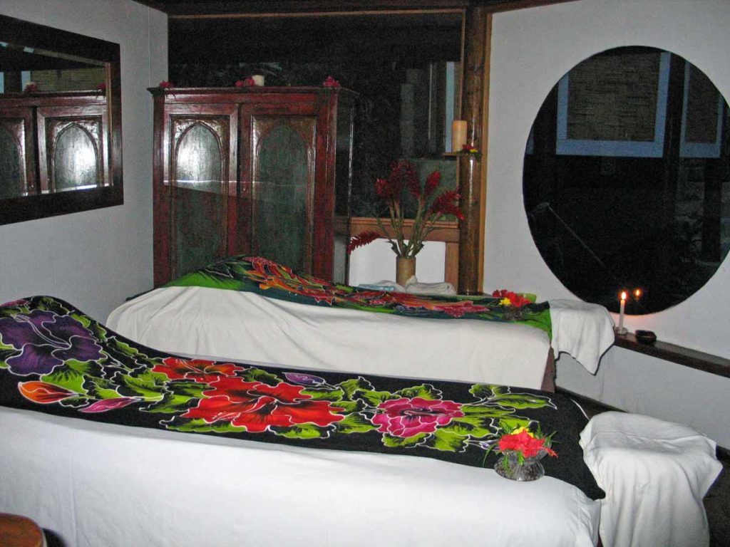 fiji-koro-sun-rainforest-spa-inside-massage-room