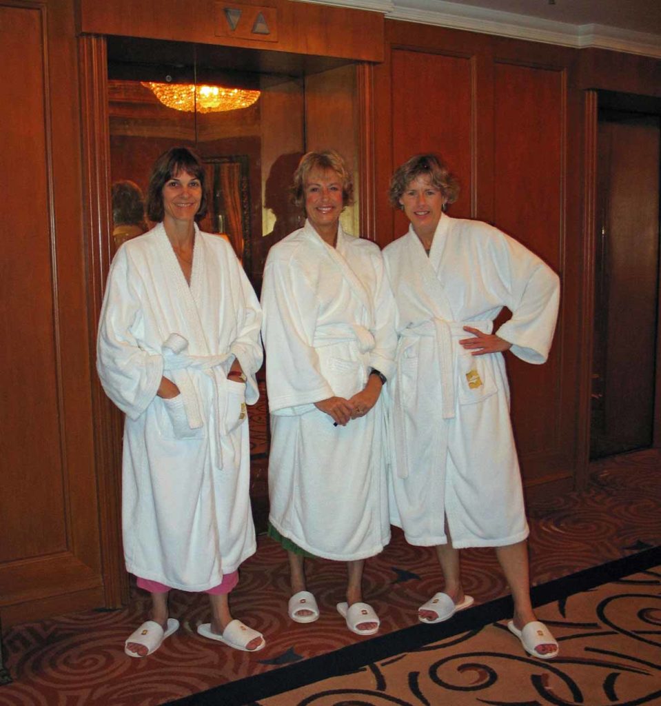 shangri-la-bangkok-spa-bathrobes