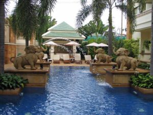 phuket-thailand-holiday-inn-resort-pool