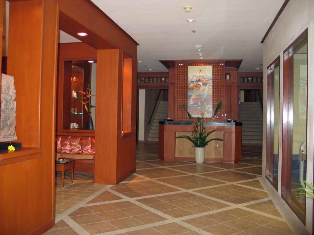 phuket-holiday-inn-aspara-spa-reception