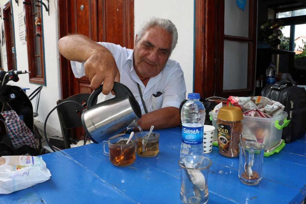 Turkey-Antalya-yalcin-pouring-hot-water-cups