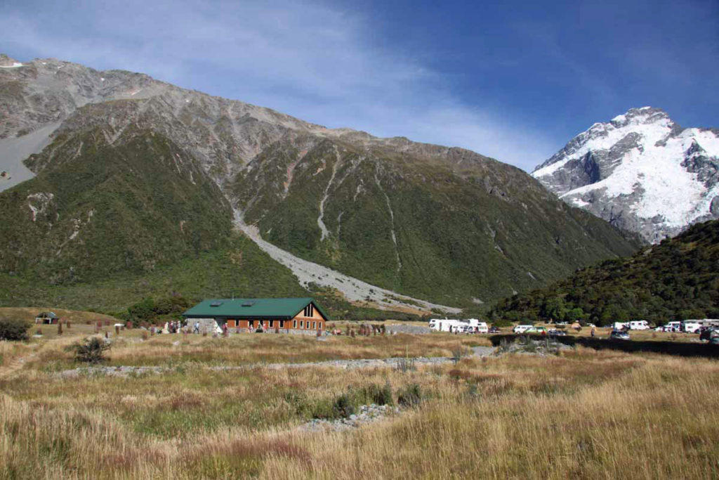 new-zealand-mt-cook-trailhead-parking