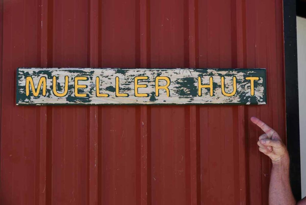 mt-cook-park-mueller-hut-sign