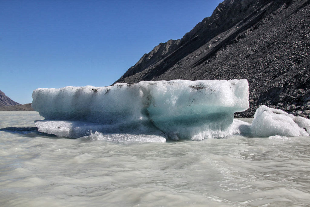mt-cook-glacier-explorers-cruise-iceberg