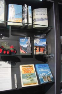 mt-cook-hillary-alpine-center-display-books