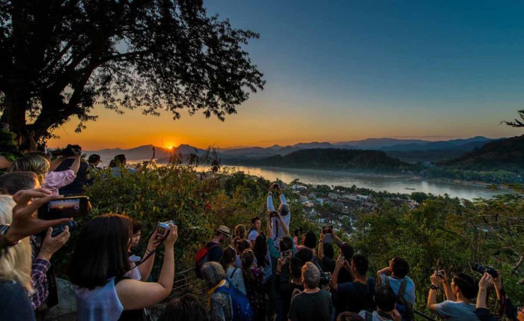 phu-si-hill-luang-prabang-sunset-photo-takers