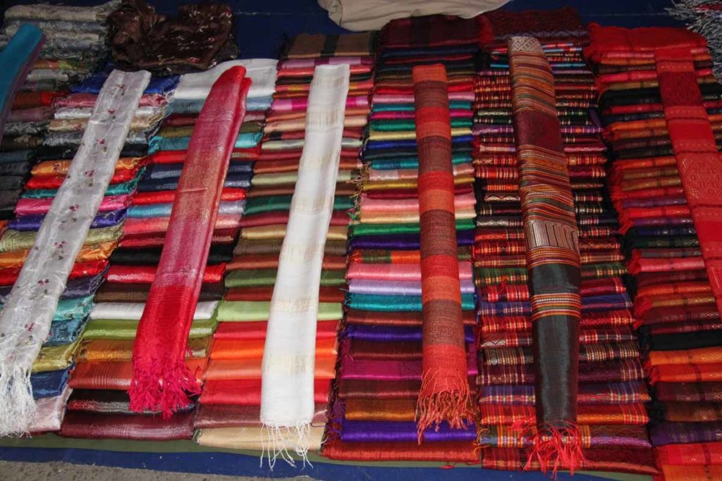 Luang-Prabang-night-market-lao-textiles