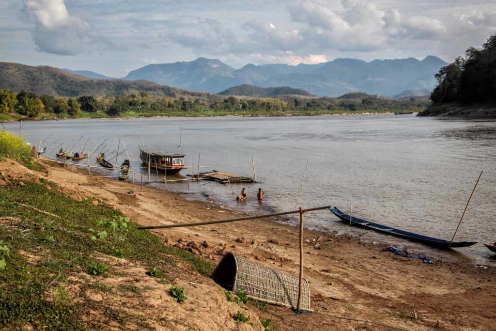 Laos-Mekong-River-scene-along-shore