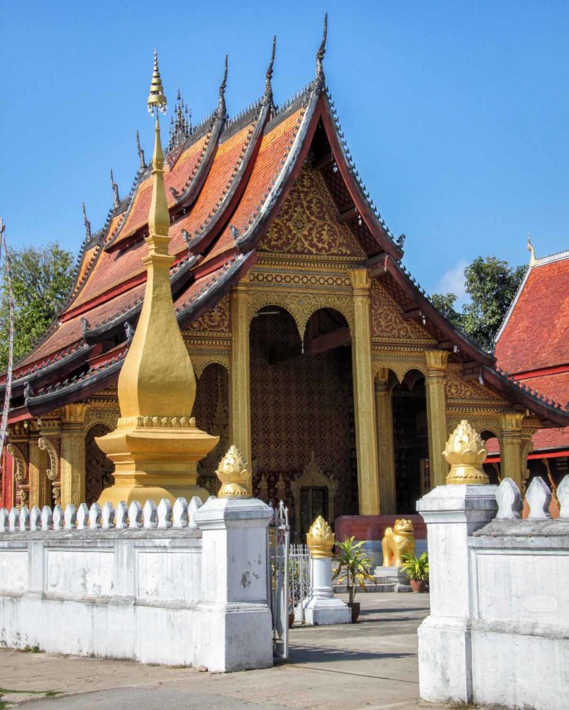 Laos-Luang-Prabang-temple-facade