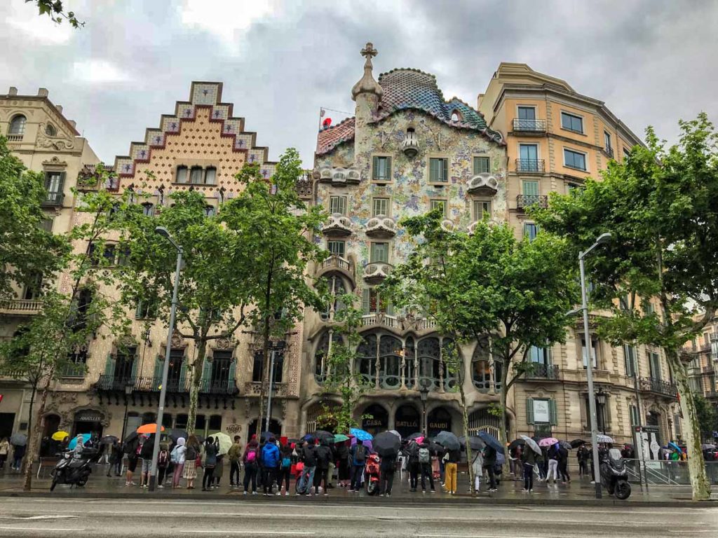 spain-barcelona-block-of-discord