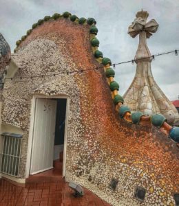 barcelona-casa-battlo-dragon-roof