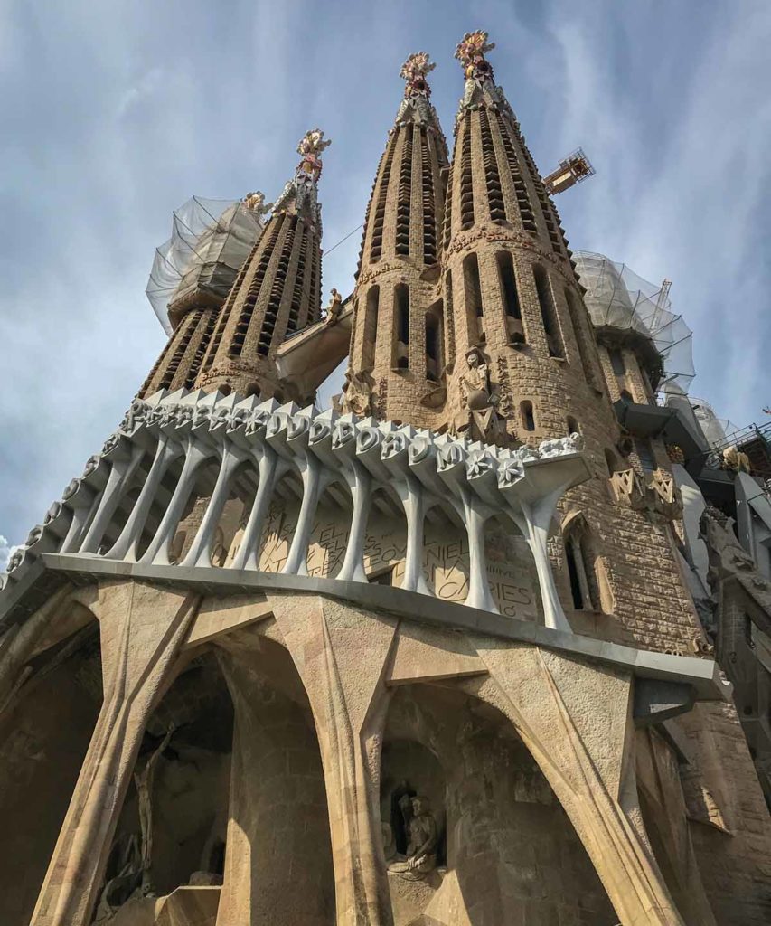 barcelona-sagrada-familia-closeup-view-of-facade