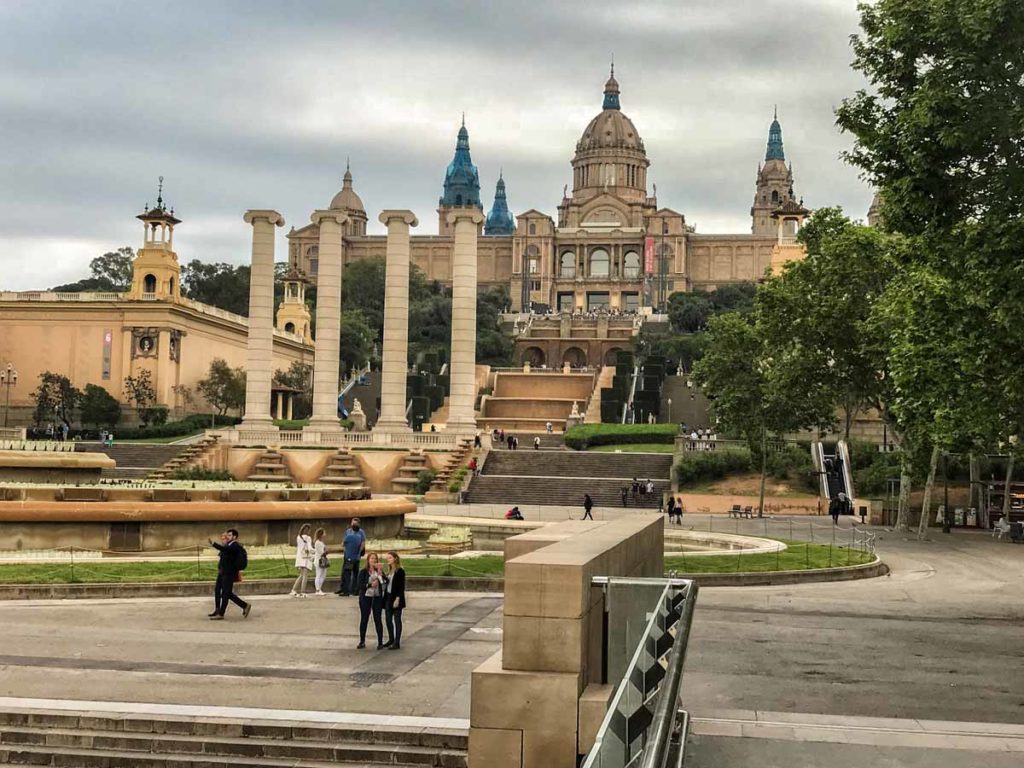 barcelona-catalan-art-museum-columns-magic-fountain-views