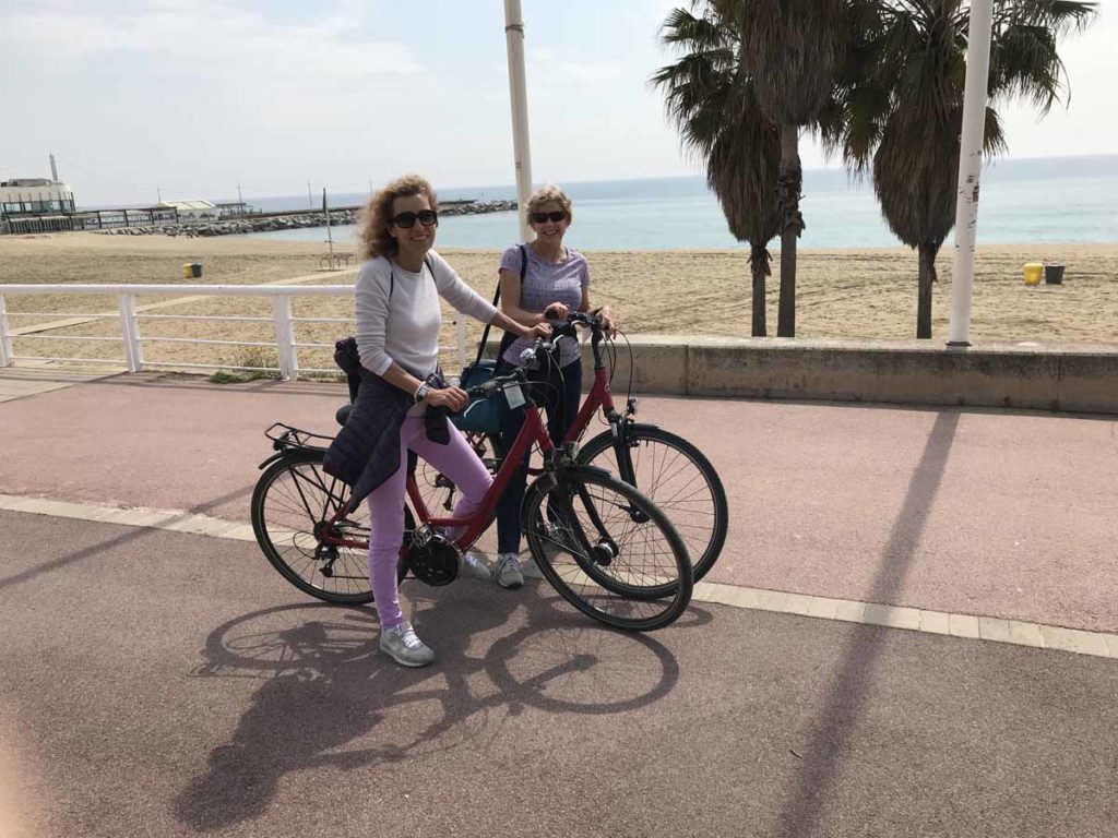 barcelona-waterfront-promenade-janet-regina-on-bikes