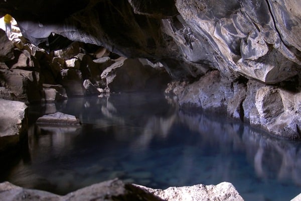 Iceland-Grjotagja-cave-lake-myvatn