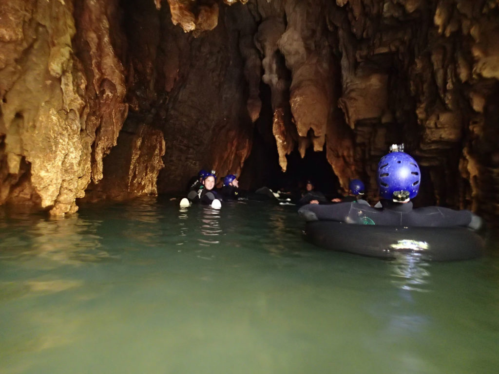 waitomo-caves-black-water-rafting-floating-in-tubes