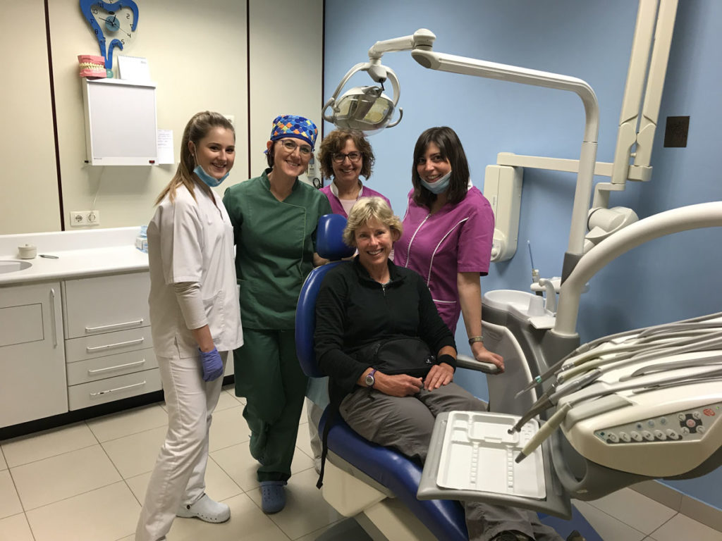 clinica-dental-la-vaguada-pamplona-exam-room-staff