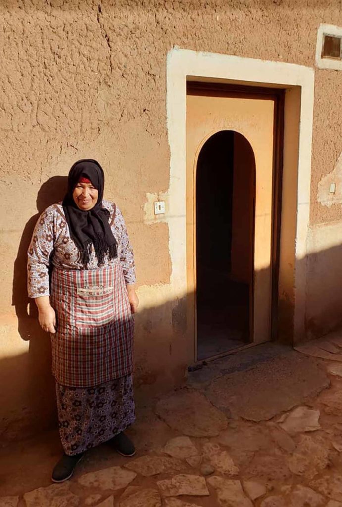 Morocco-Ait-Benhaddou-woman-house-owner