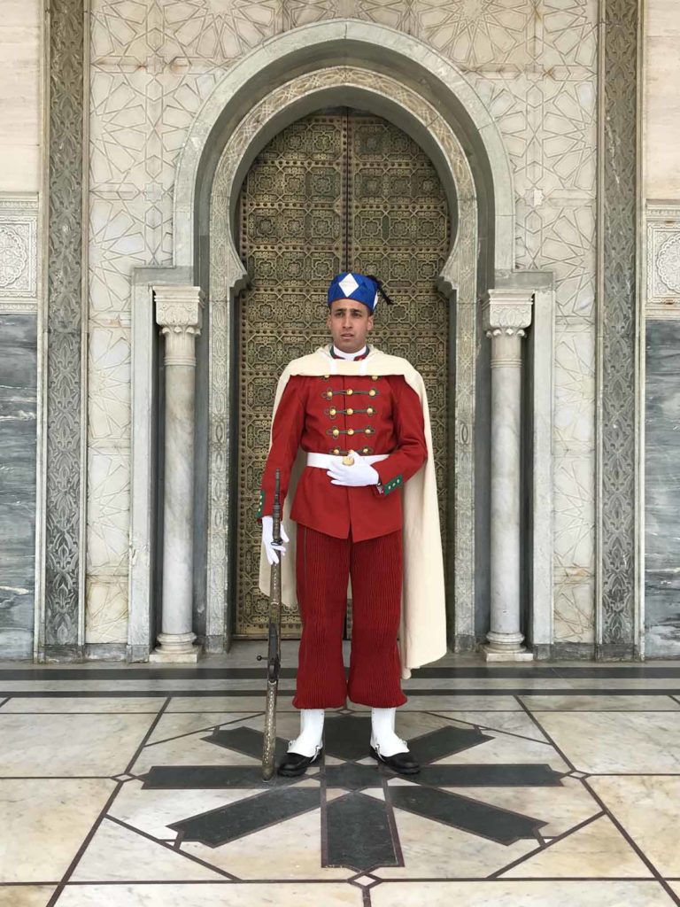 Morocco-Rabat-mausoleum-guard
