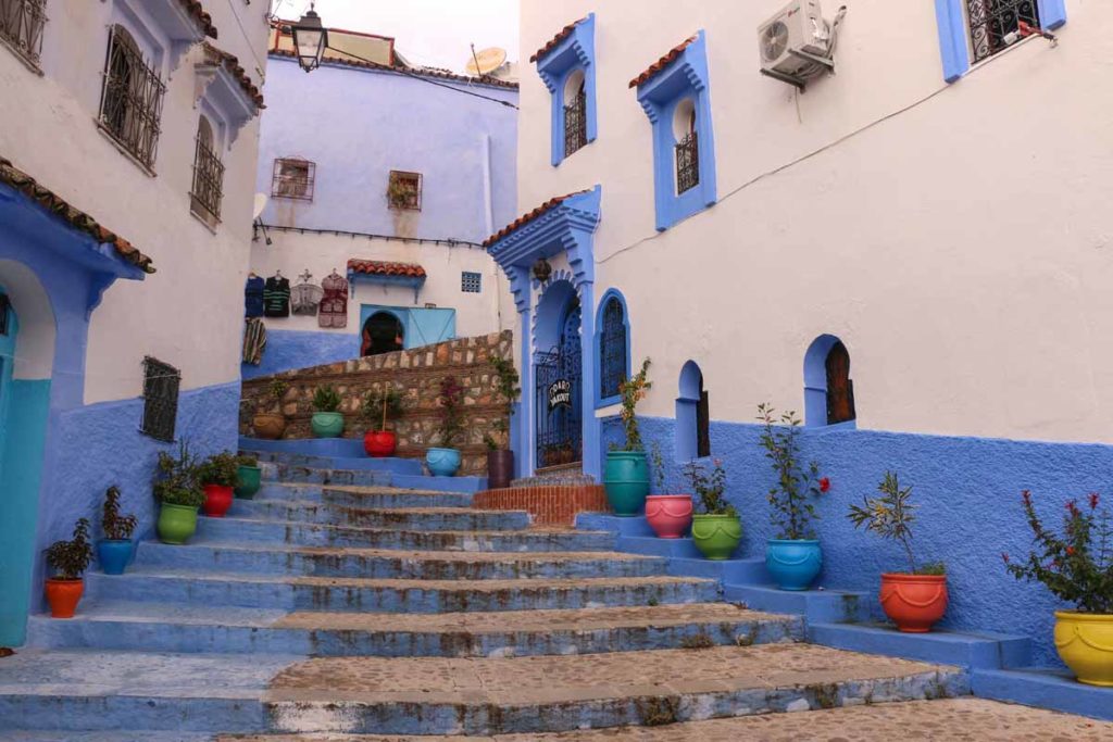 Morocco-Chefchaouen-street-scene