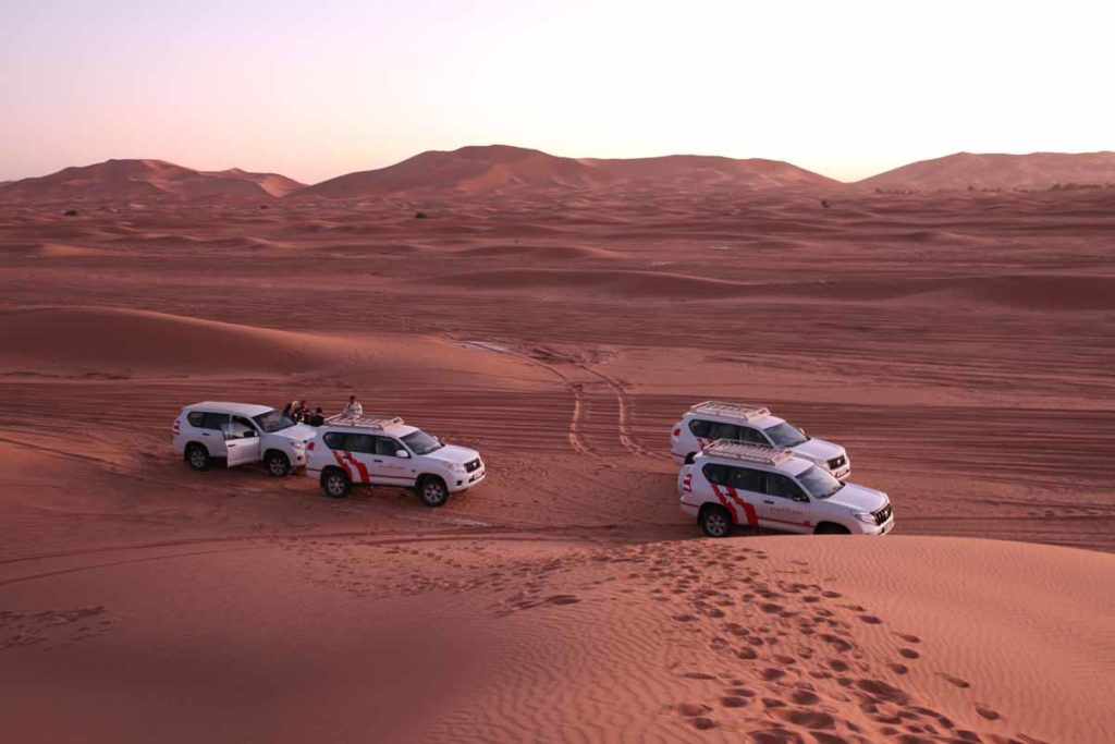 Morocco-Sahara-vehicles-below-dune