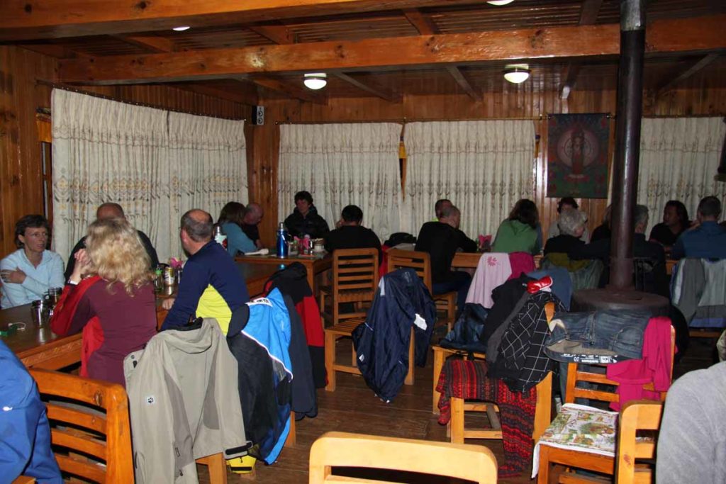 Nepal-trek-phakding-sherpa-farmhouse-lodge-dining-room