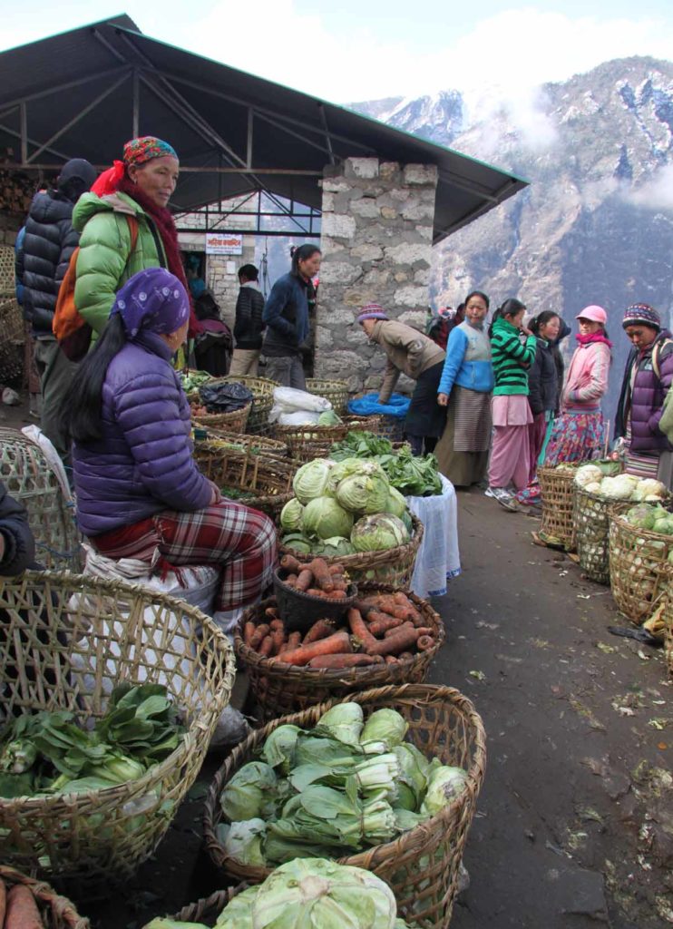 Nepal-trek-Namche-Bazaar-saturday-produce-market