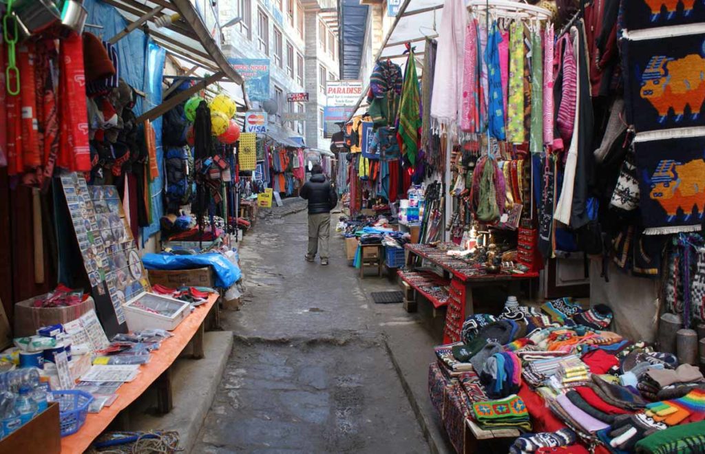 Nepal-trek-Namche-Bazaar-shopping-street