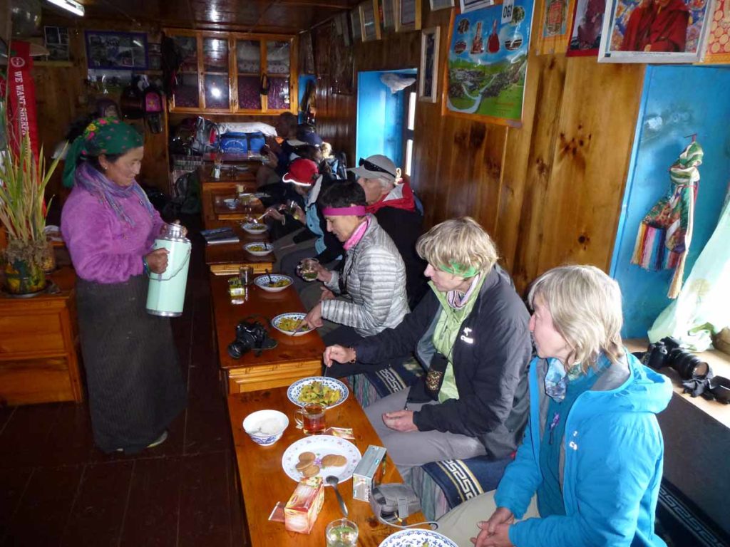 Nepal-trek-Khunde-lunch-nima-home