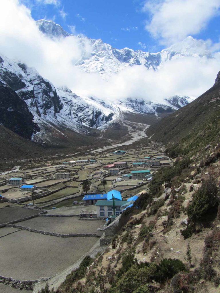 Nepal-trek-Thame-view-town-valley