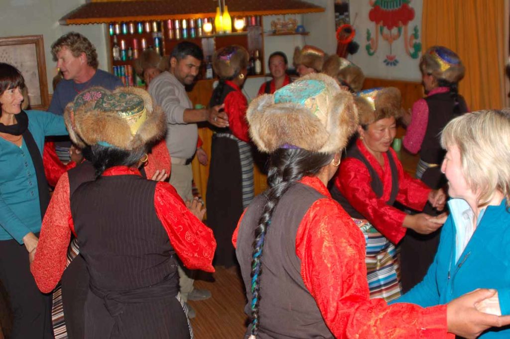 Nepal-Thame-locals-guests-dancing