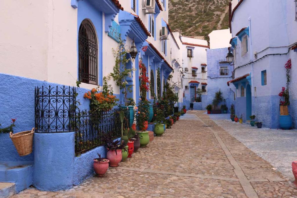 Morocco-Chefchaouen-street-scene