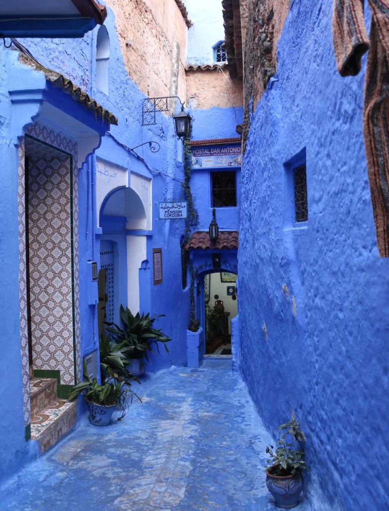 Morocco-Chefchaouen-street-scene