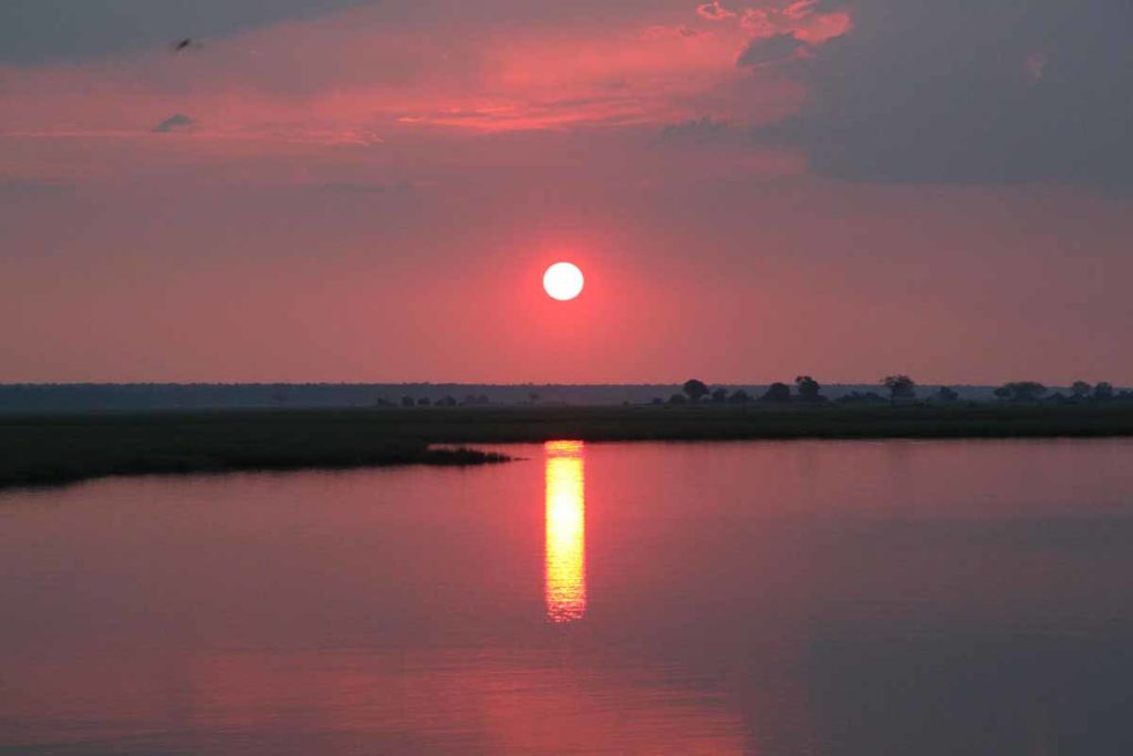 Zambezi-queen-chobe-river-sunset