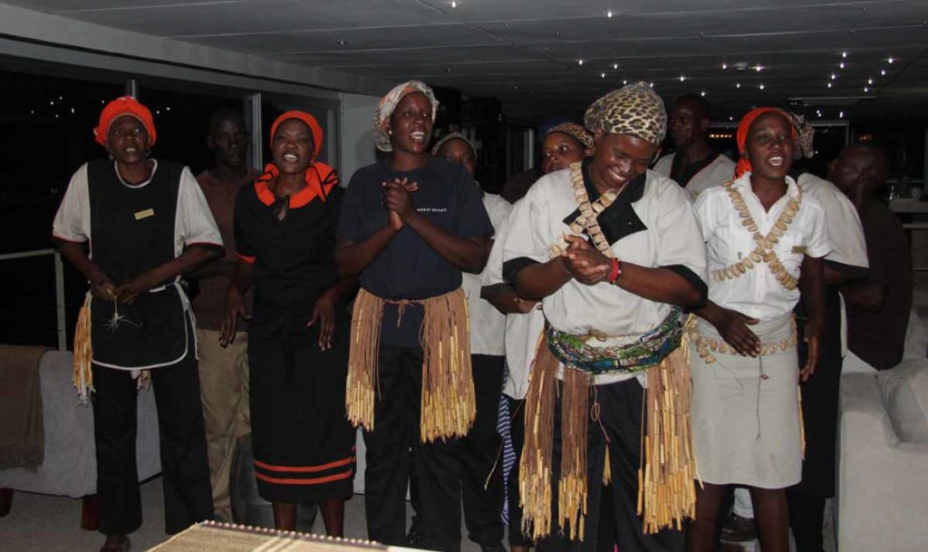 Zambezi-queen-entertainment-by-crew