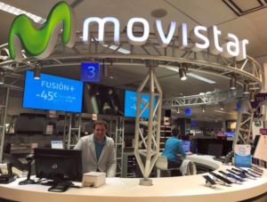 Movistar-cellular-booth-seller