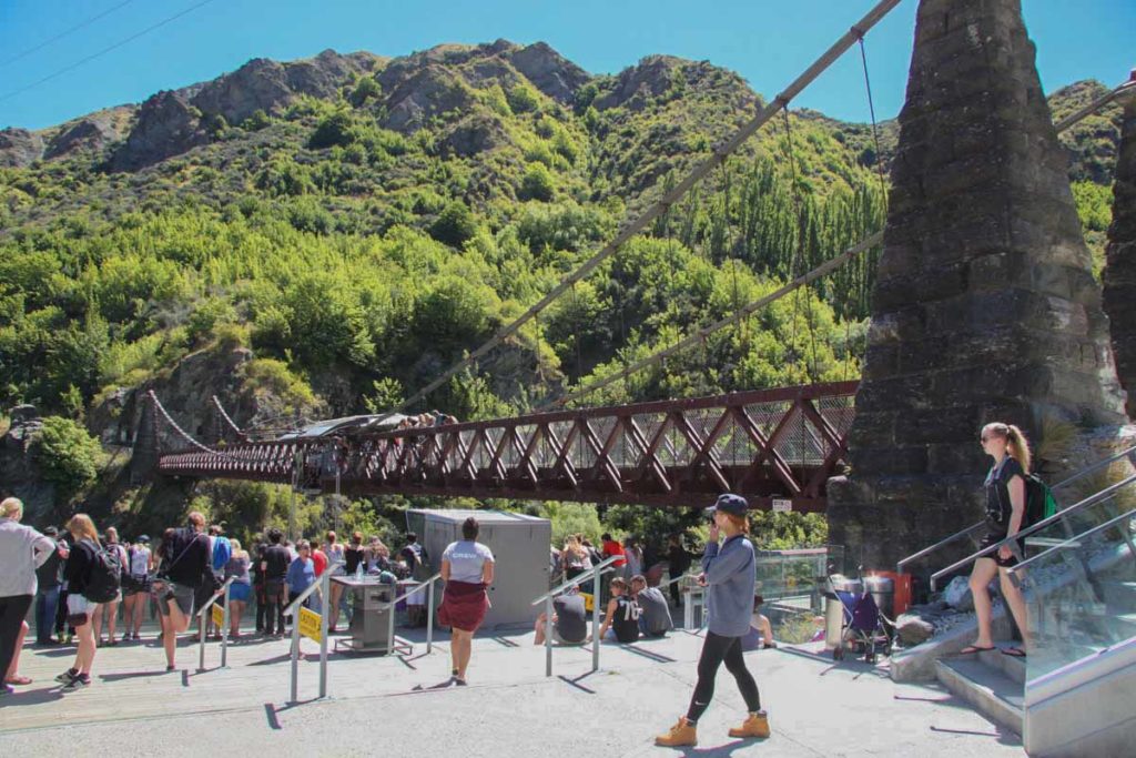 new-zealand-kawarau-bridge-view-from-side