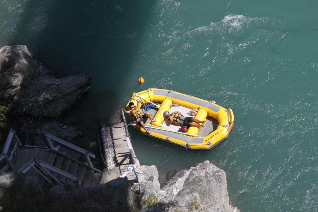 new-zealand-kawarau-bridge-bungy-boat-team-resting